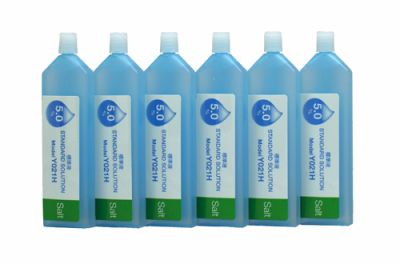 Horiba 5% NaCl Standard Solution bottle front view with dropper tip, calibration signal clearly visible